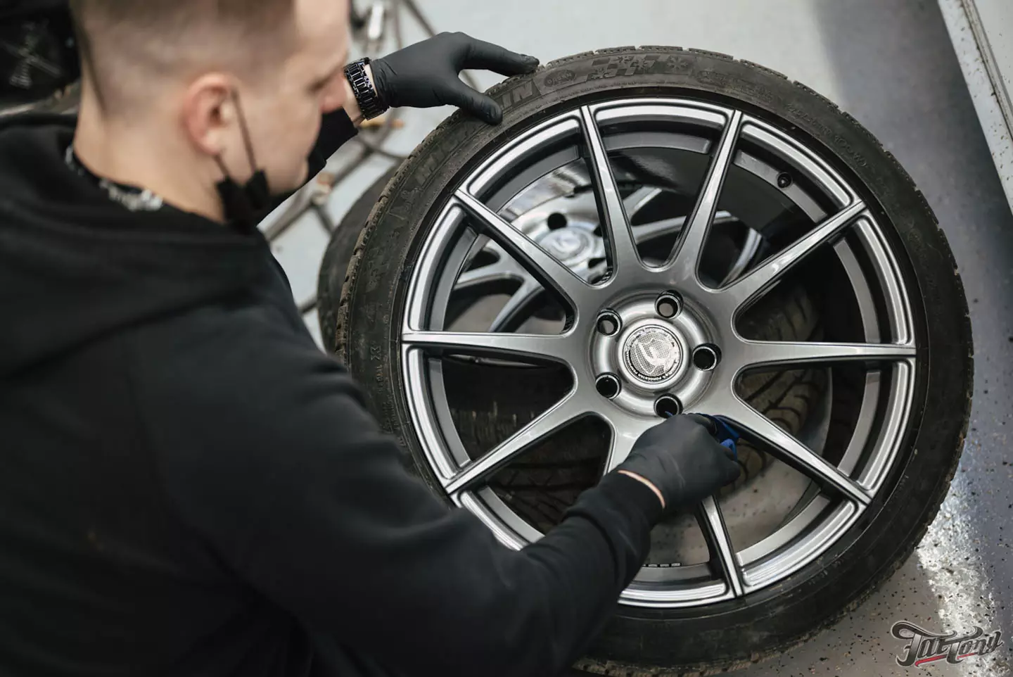 Техническое обслуживание Ford Mustang, установка усиленной тормозной системы, окрас и керамика дисков